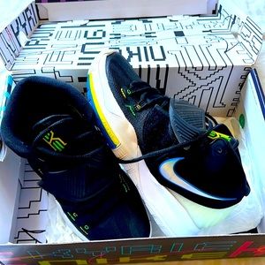 Nike KYRIE 6 shoes, Youth/Men’s Size 5.5 (Women 7). BRAND NEW IN BOX.